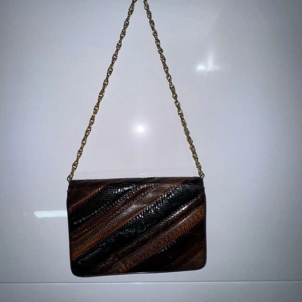 Elegant Snakeskin Shoulder Bag with Chain Strap